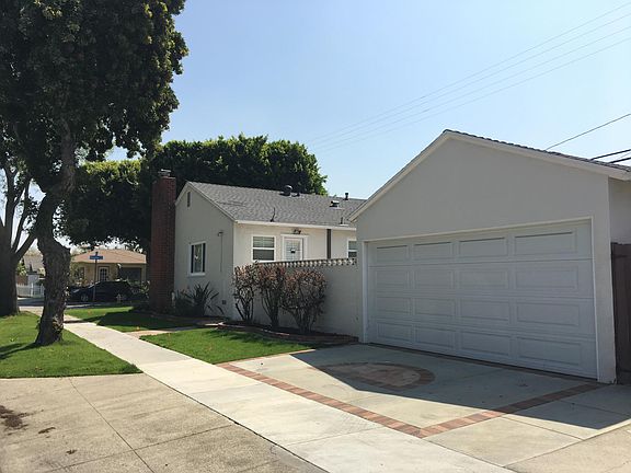 Large Lot, Detached Garage