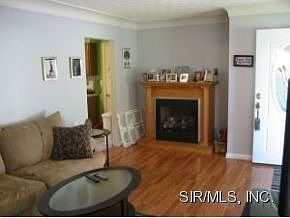 4th image of 3149 Willow Ave