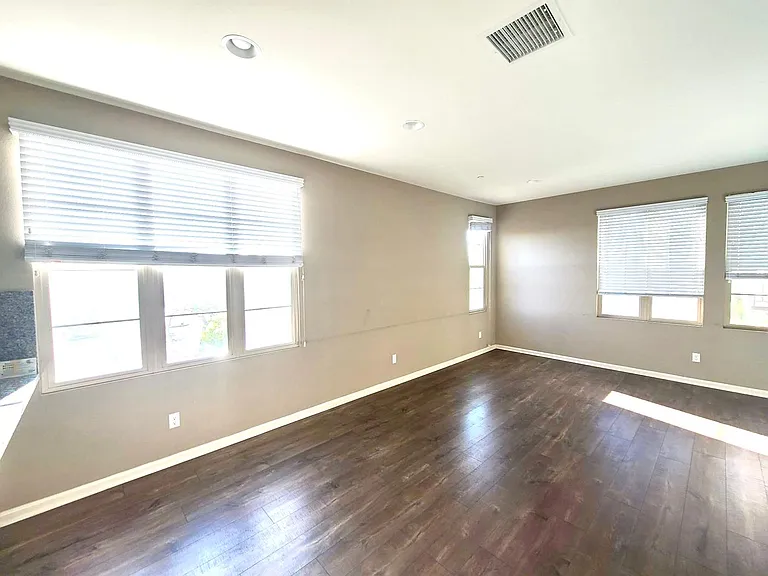 800 Citrus Ct — Photo 10