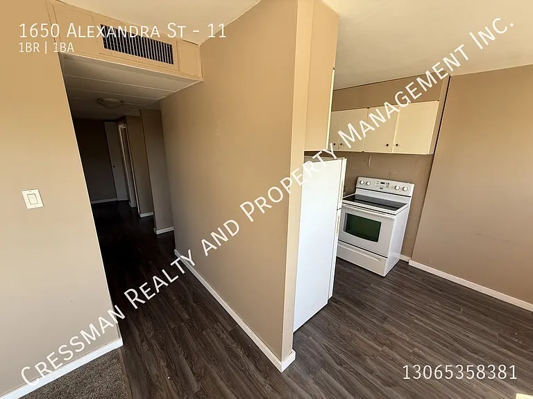 1650 Alexandra St #11 — Photo 4