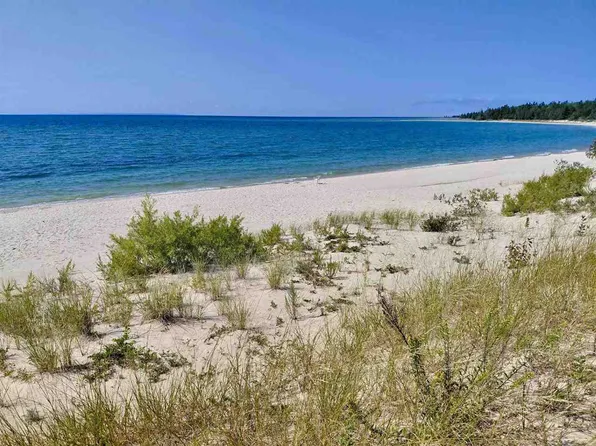 29130 S End Rd, Beaver Island, MI 49782