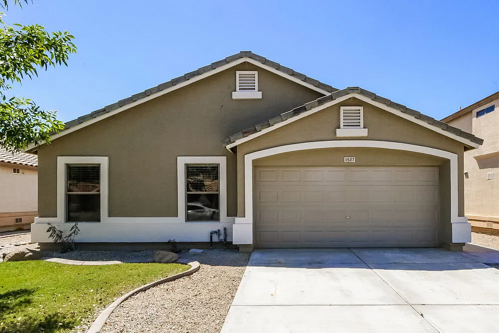 4 bed, 2.0 bath, 1308 sqft, $2,205 — Photo 1