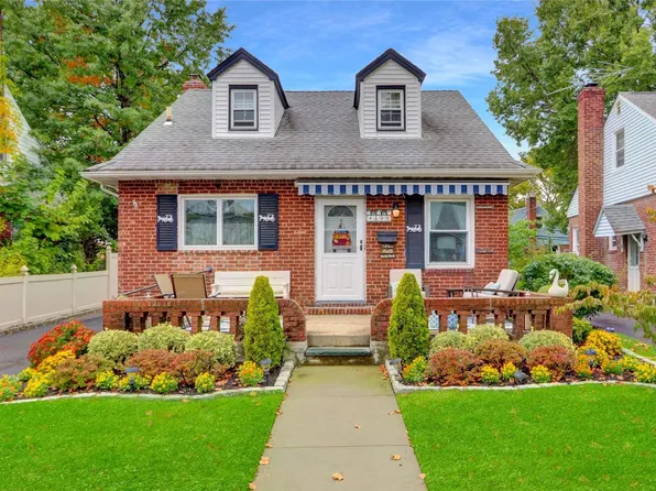 499 Beech Street, New Hyde Park, NY 11040