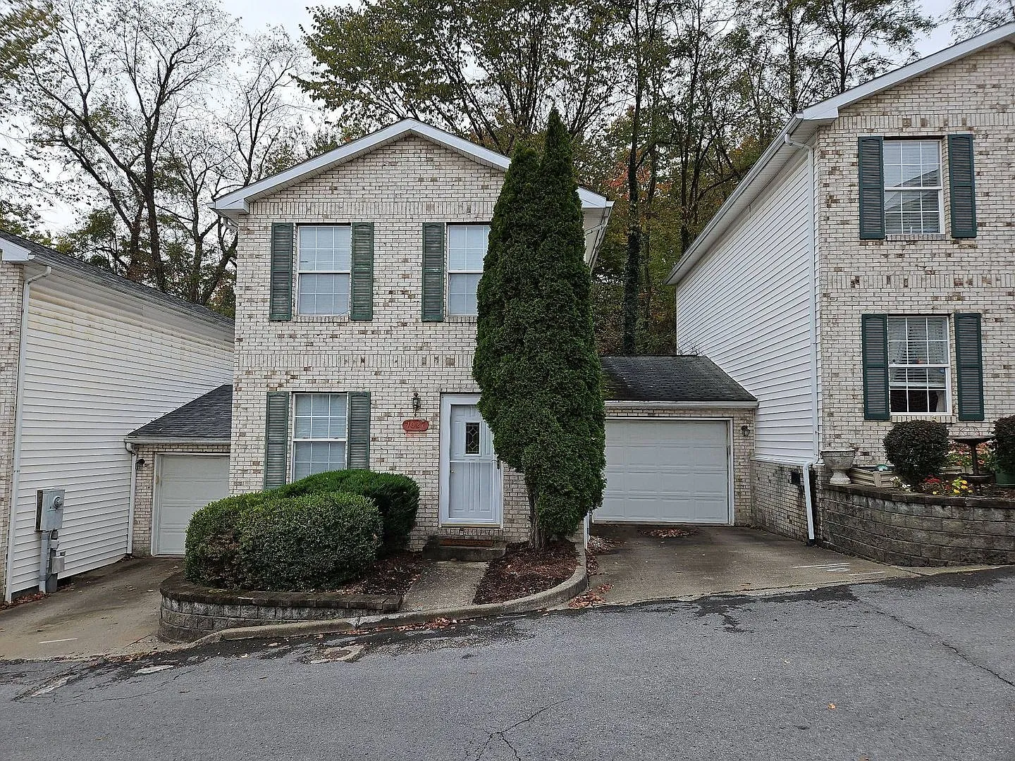 1027 Elkins Dr photo 1