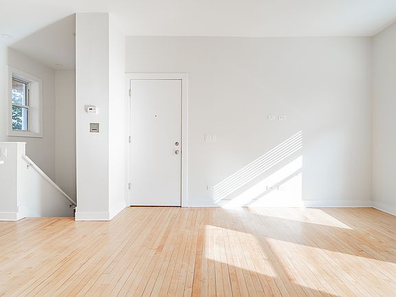 5th image of 2778 N Kenmore Ave #1