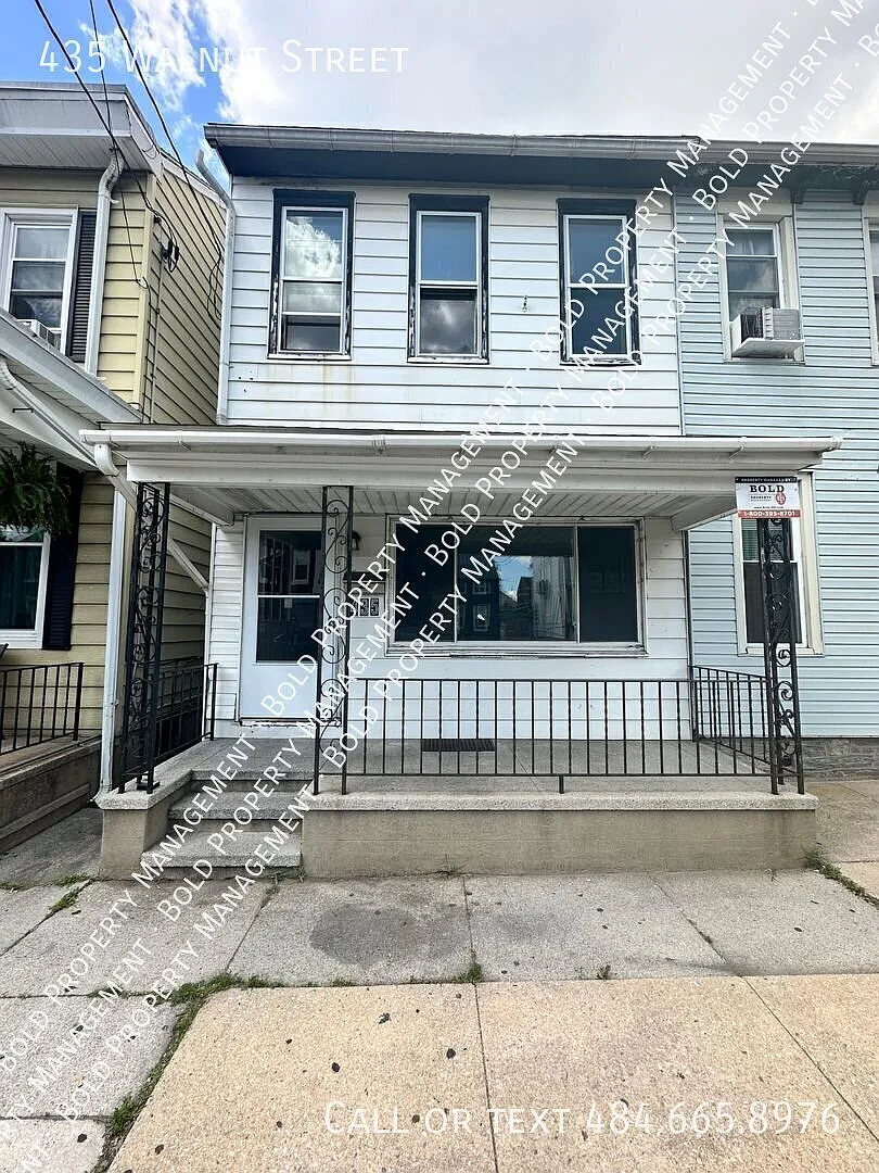 Nice 2 story home, 3 bedrooms 1 bath, with newer floors, newer fridge and washing machine. Includ... — Photo 1