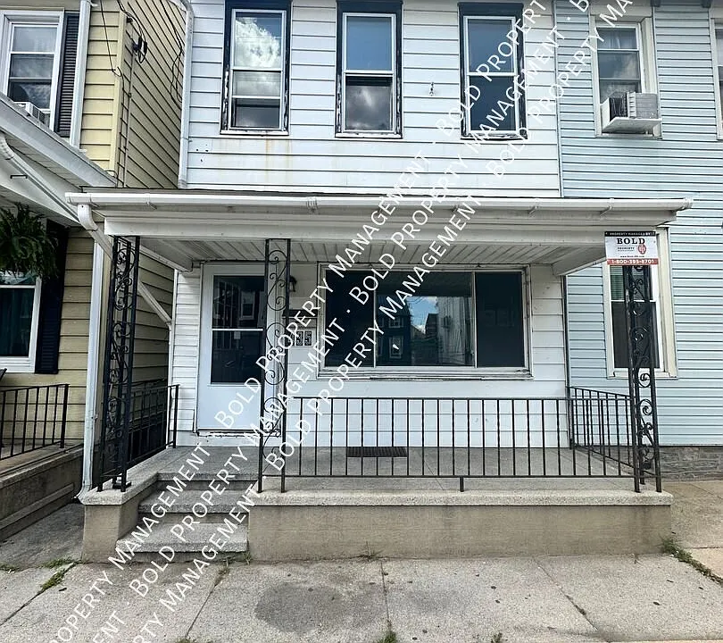 435 Walnut St