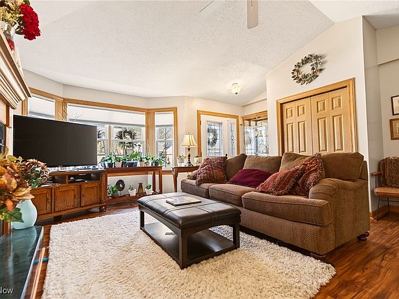 5th image of 1324 Southpointe Cir NE