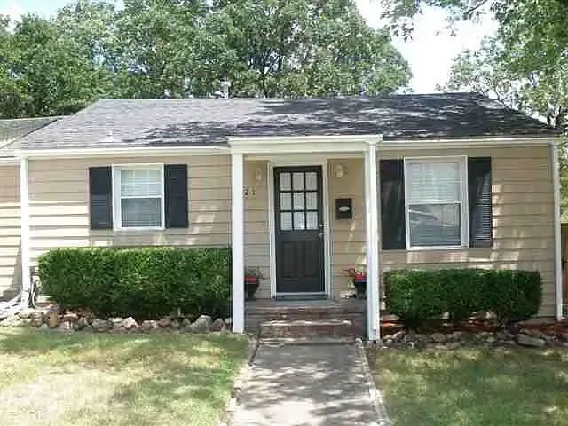 3 bed, 2.0 bath, 1550 sqft, $1,250 — Photo 2
