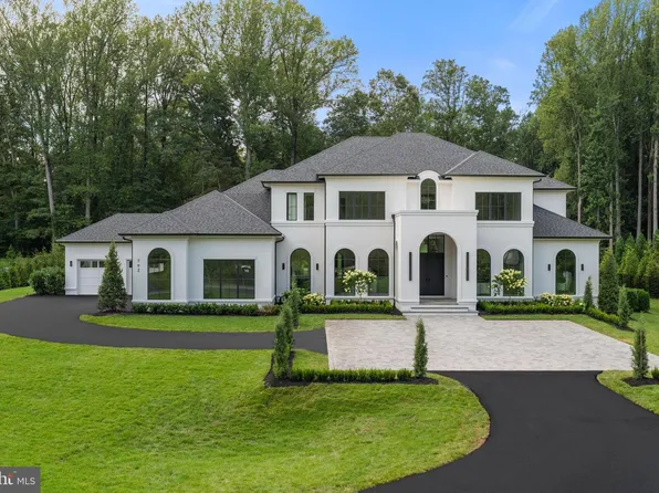 792 Falls Farm Ct, Great Falls, VA 22066