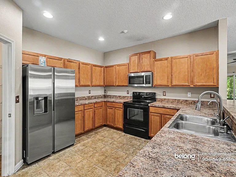 15763 Twin Creek Dr — Photo 5