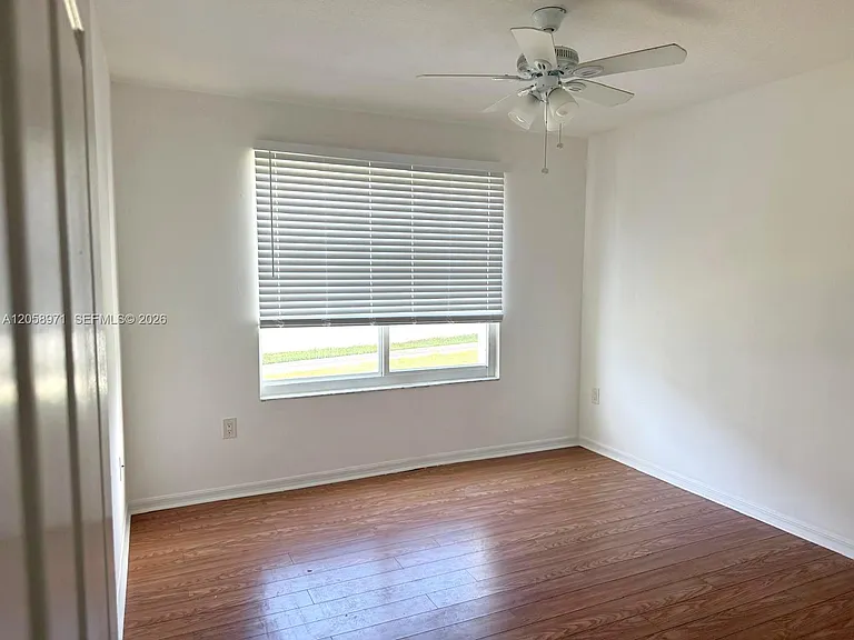 401 Villa Cir #401 — Photo 9