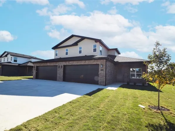 521 Cosmos St, Centerton, AR 72719