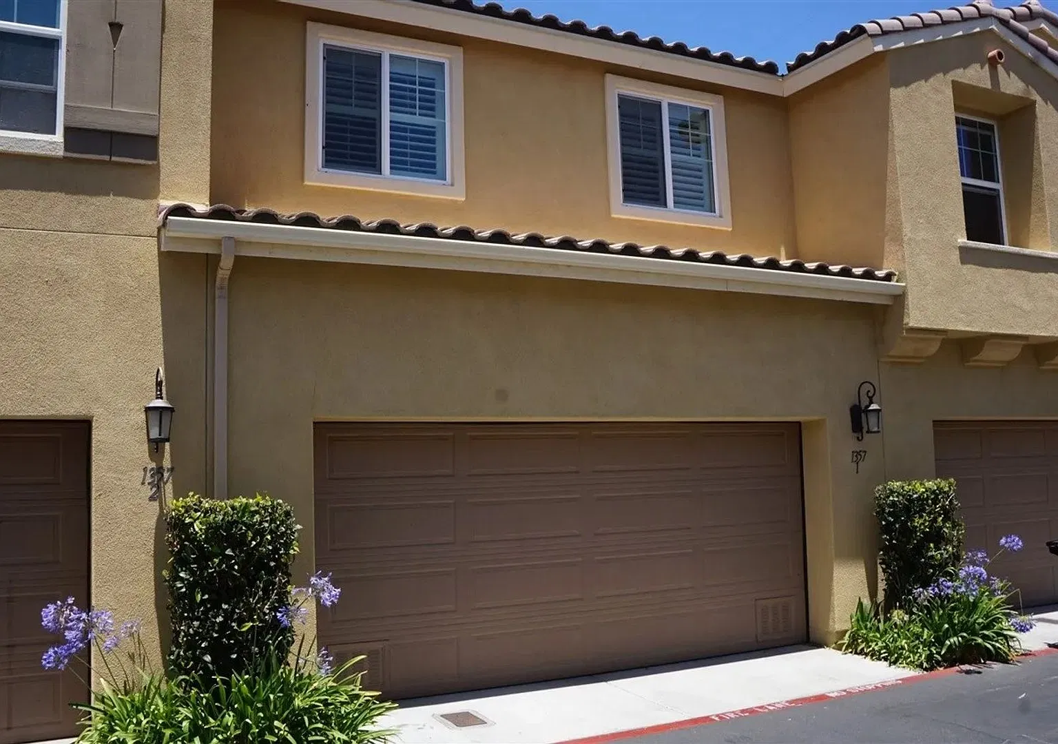 Gated Eastlake Townhome | 3 Bed, 2.5 Bath, 2-Car Garage — Photo 2