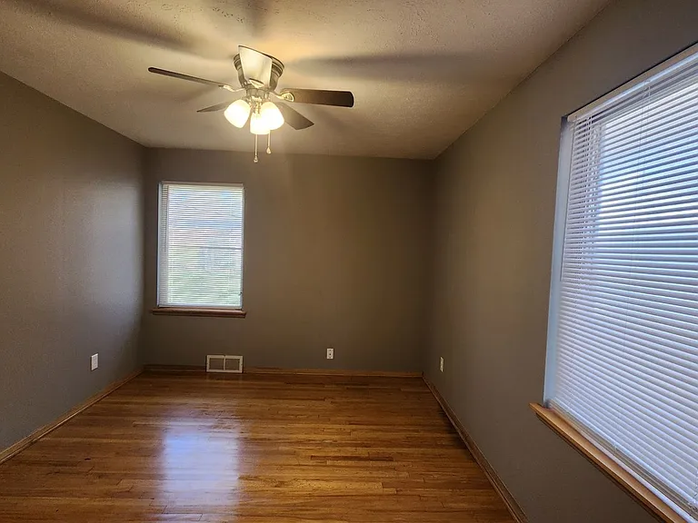 209 W Coe Dr — Photo 30