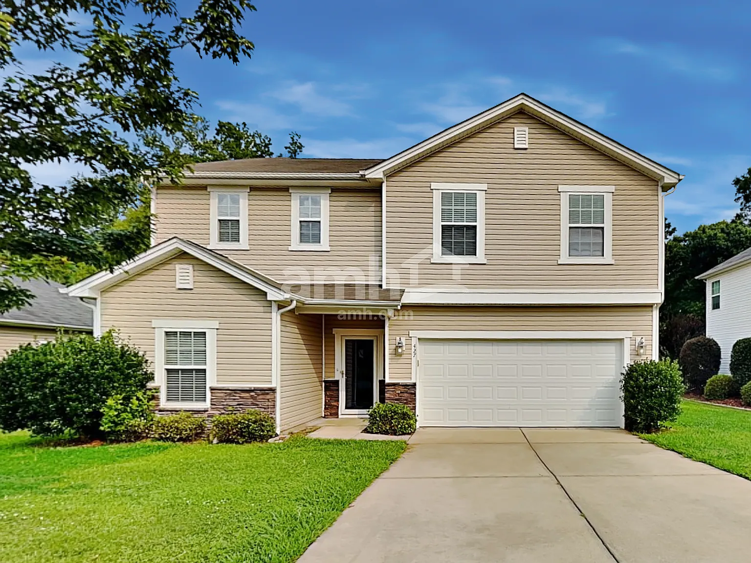 4 bed, 2.5 bath, 2292 sqft, $2,375 — Photo 1