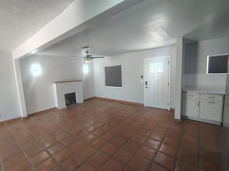 23 E Adams St — Photo 10