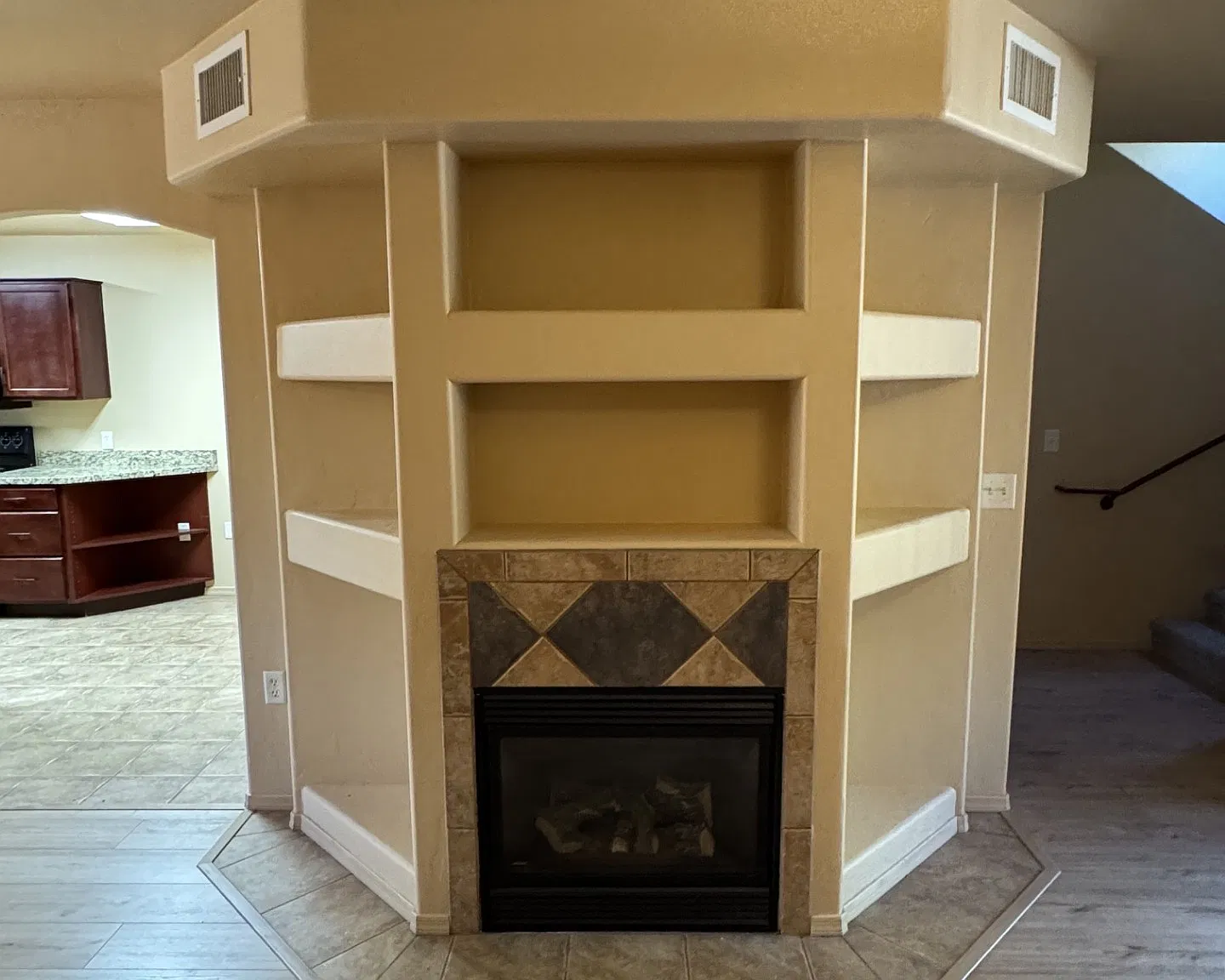 2 bed, 2.5 bath, 1412 sqft, $1,600 — Photo 3
