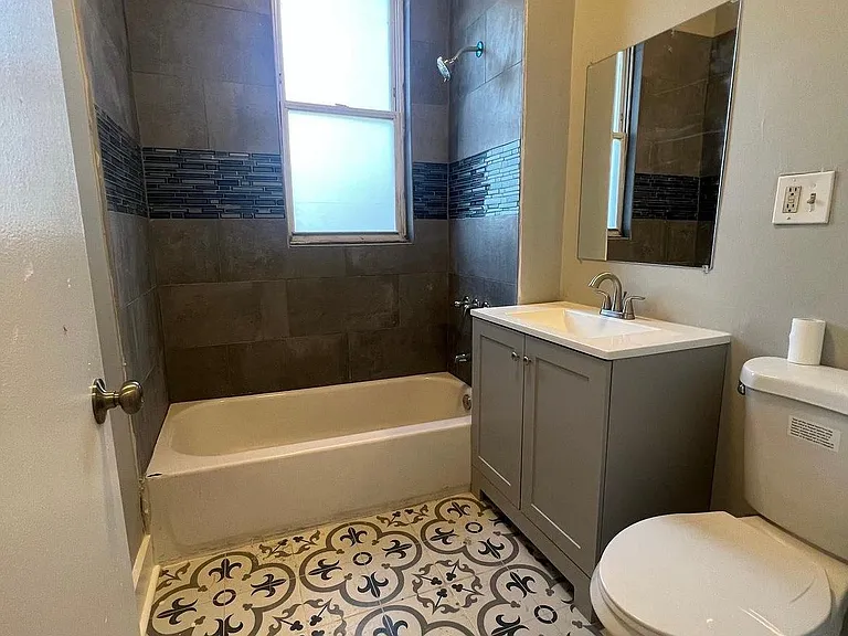 5735 S Aberdeen St #2 — Photo 2
