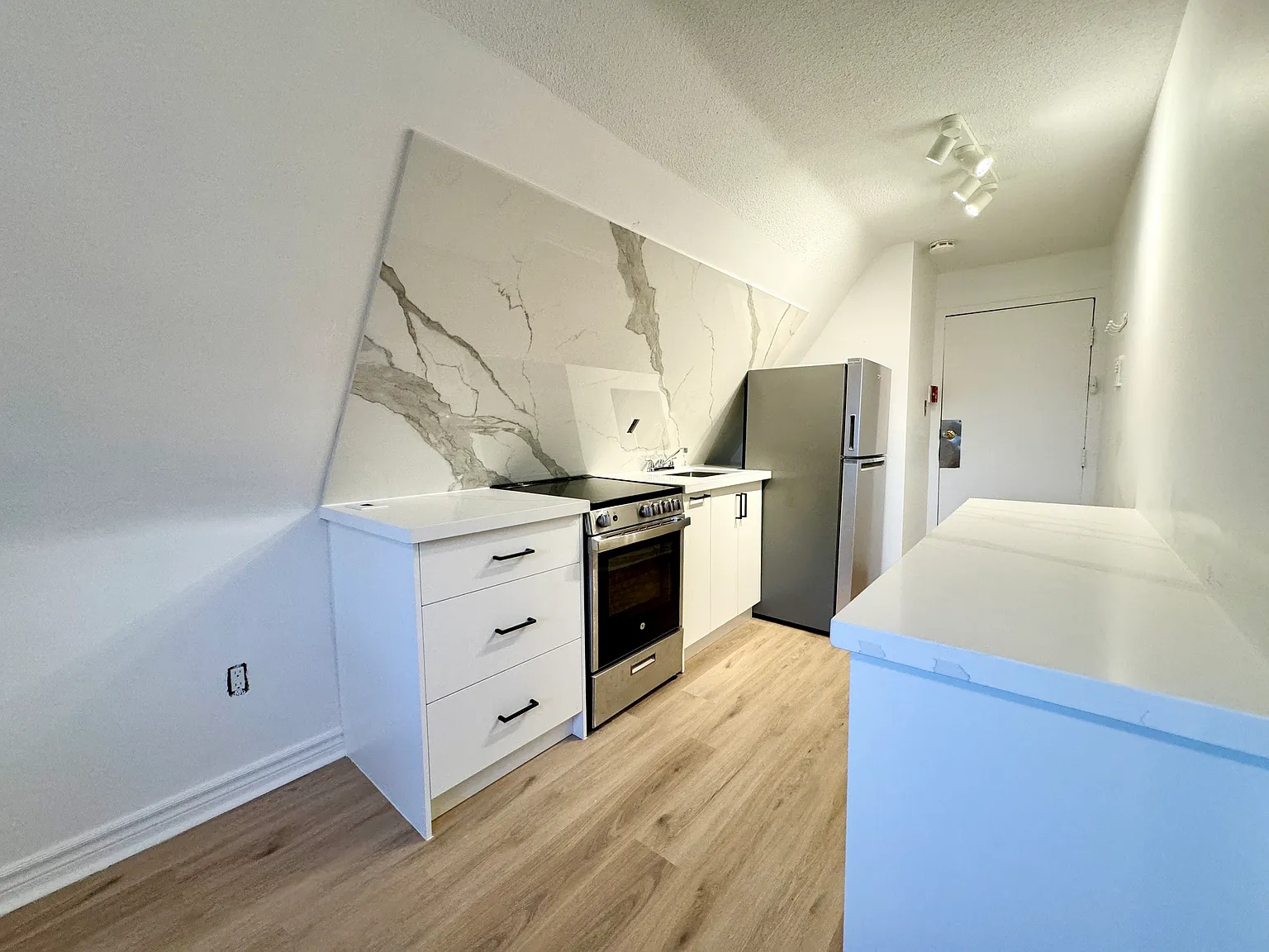 57 Cowan Ave - 401 — Photo 2