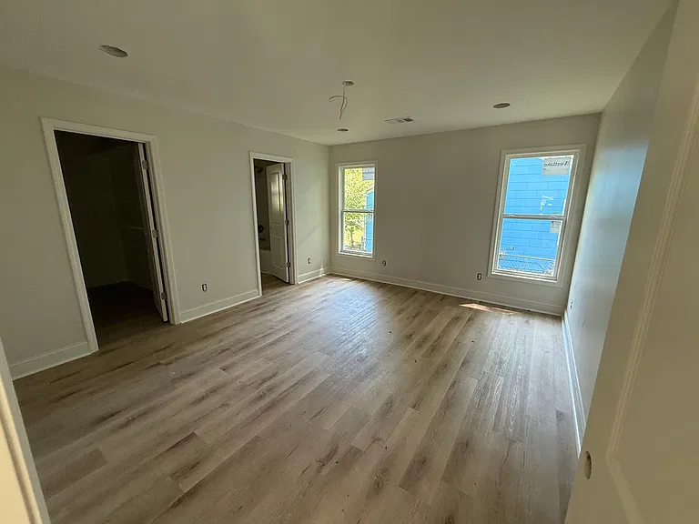 400 S Smith St — Photo 6