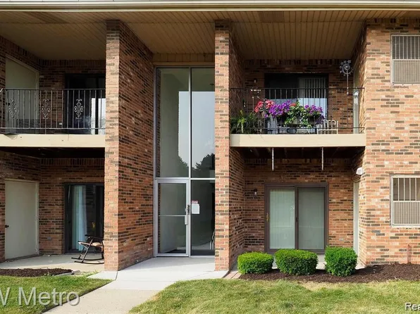 15014 Island Dr, Sterling Heights, MI 48313