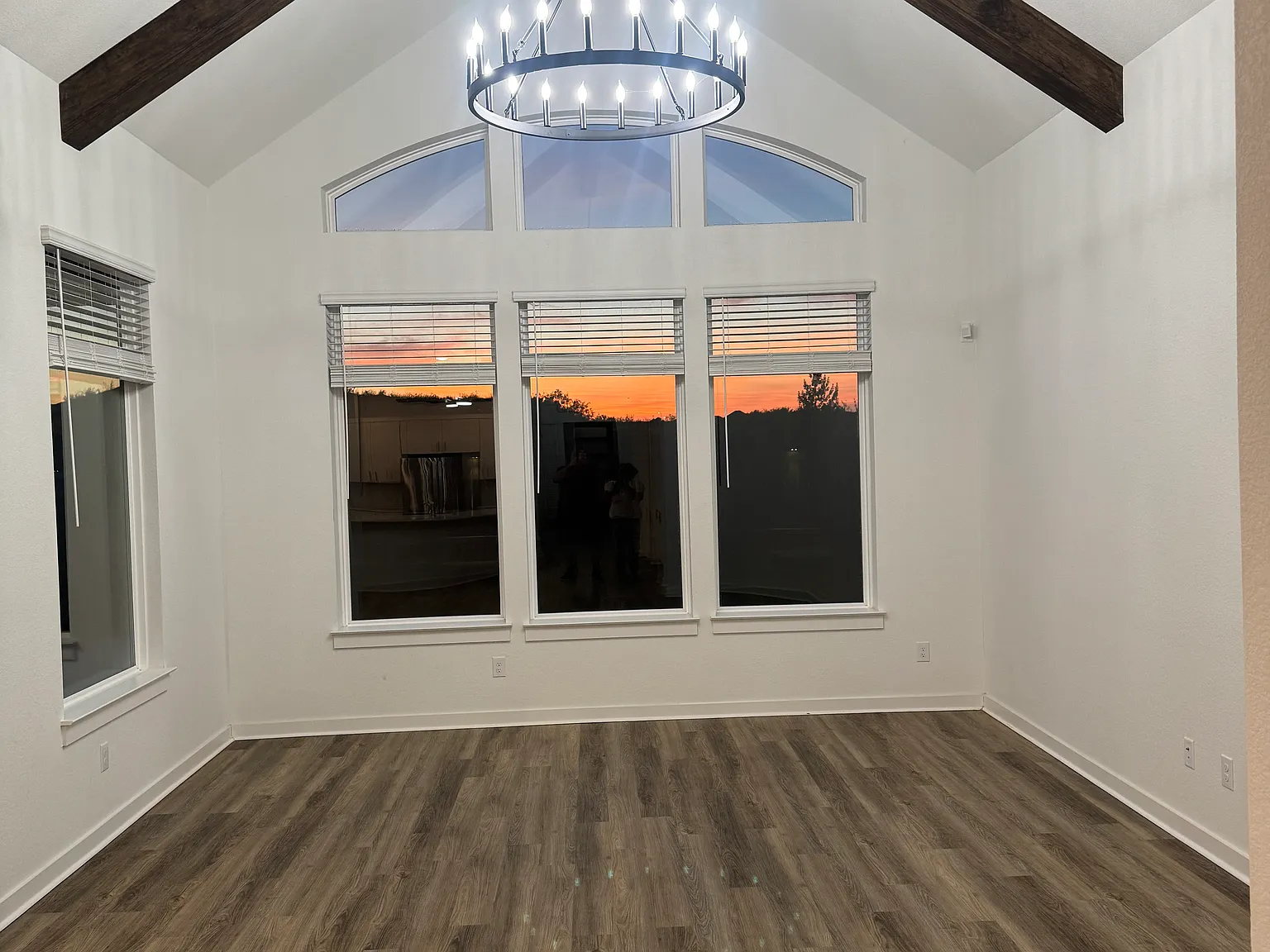 3 bed, 2.5 bath, 2358 sqft, $3,995 — Photo 4