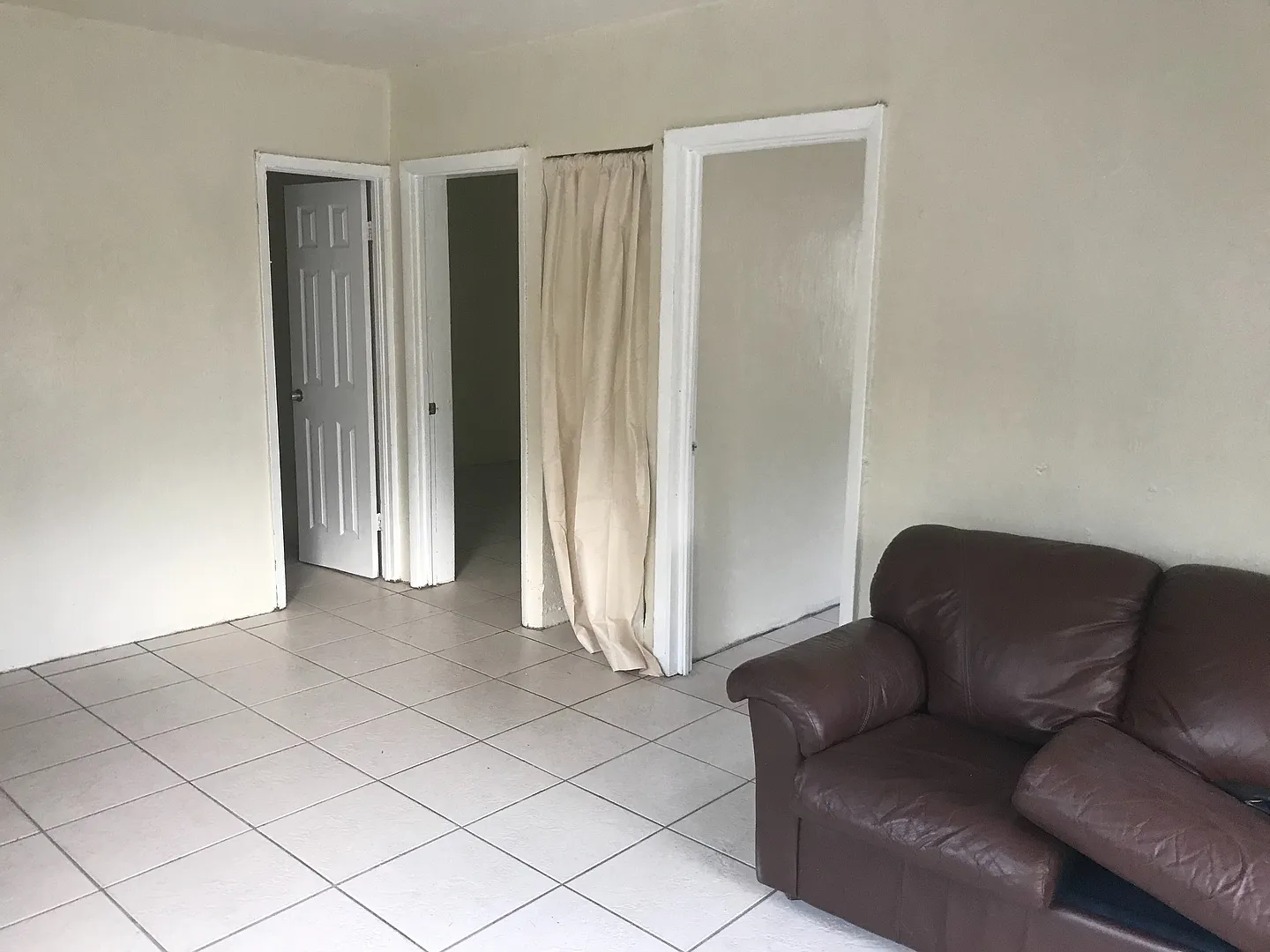 2 Bedroom House — Photo 4