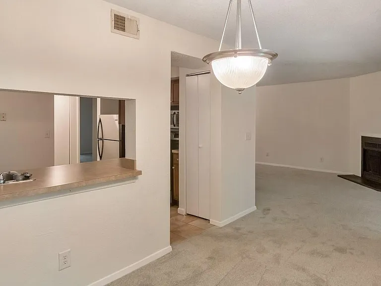 245 Seasons Pkwy — Photo 16