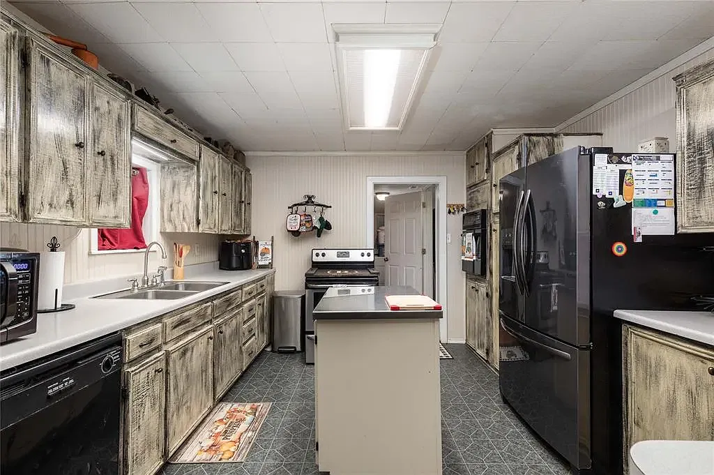 3 bed, 1450 sqft, $1,700 — Photo 1