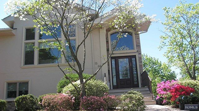 1st image of 13-66 Comerford Pl