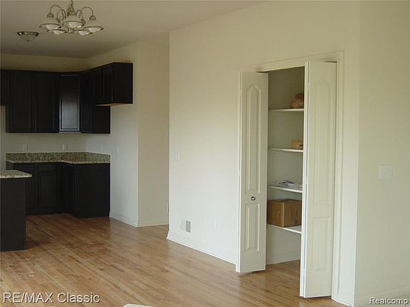 4th image of 17662 Vineyard St