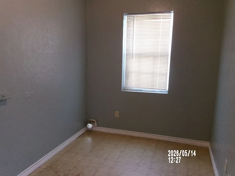 220 SW 24th St — Photo 5