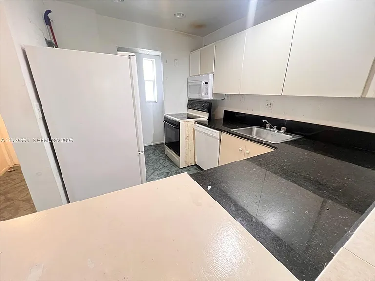 7800 Colony Cir S #202 — Photo 2
