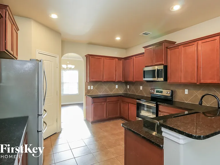 9708 Allie Hope Ln — Photo 5