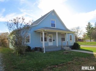 706 E Walnut St, Canton, IL 61520