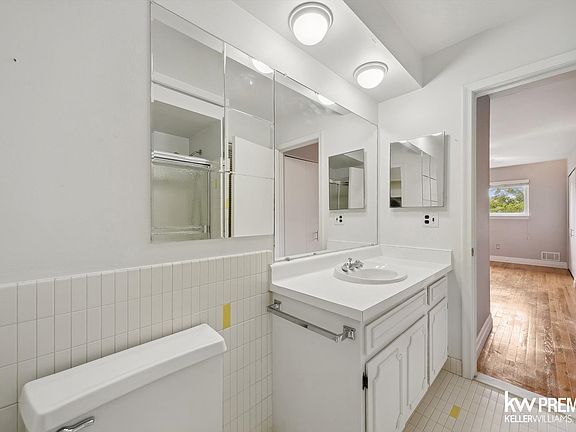 4th image of 42266 Woodward Ave APT D2