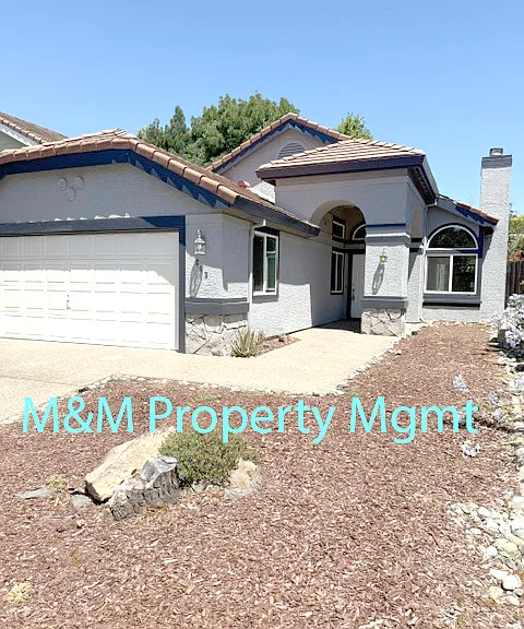 213 Rochelle Ct — Photo 1
