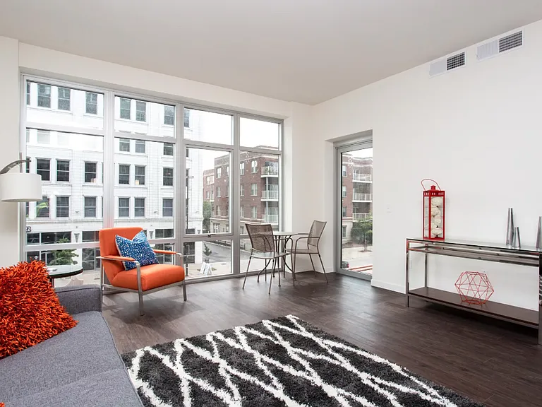 Metreau Apartments — Photo 12