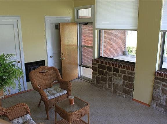 4th image of 526 Wanda Dr