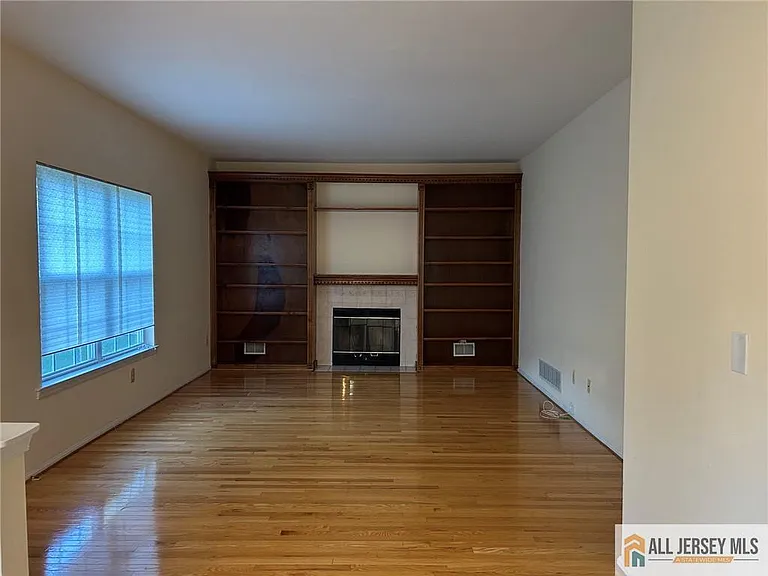 12 Colmart Way — Photo 7
