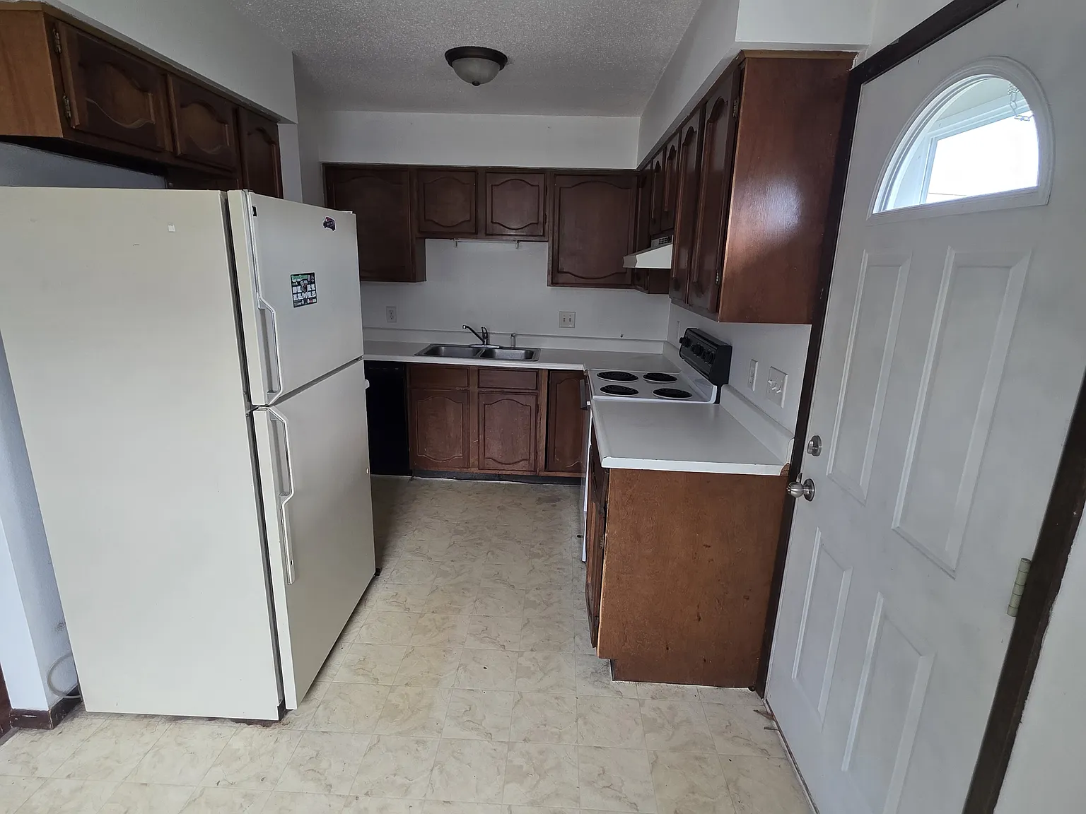 2 bed, 912 sqft, $950 — Photo 2