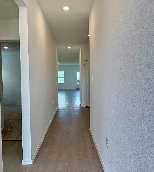 106 Camargue Dr — Photo 2