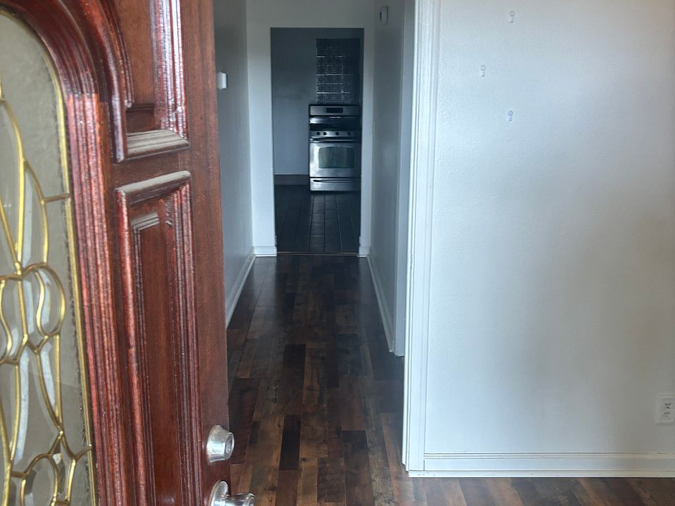 1st image of 1179 E 9th St