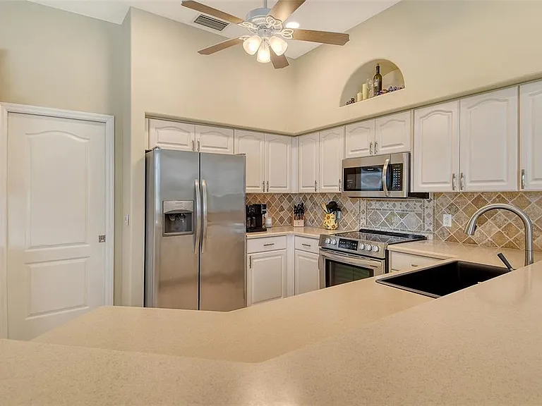 9477 Cedar Ridge Ln — Photo 8