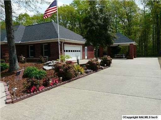 3rd image of 195 Bridlewood Dr