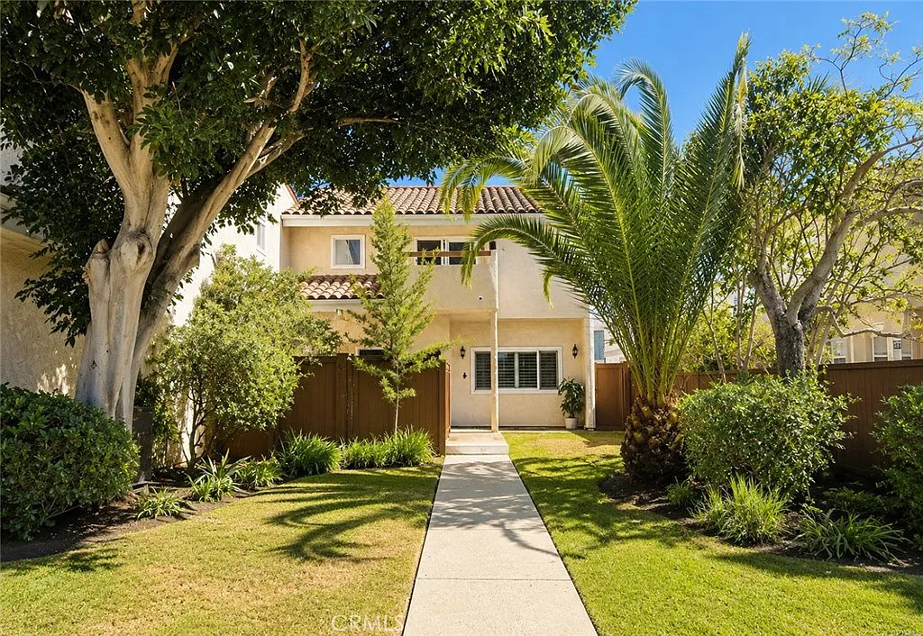 4 bed, 4.0 bath, 2649 sqft, $7,495 — Photo 1