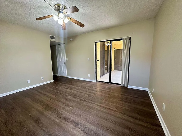 5701 Riverside Dr #205B6 — Photo 13