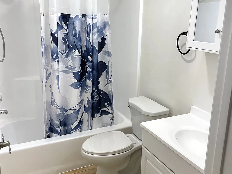 520 W Elk Ave #201 — Photo 11