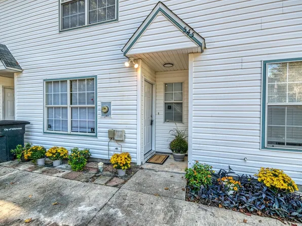 545 Collinsford Rd, Tallahassee, FL 32301